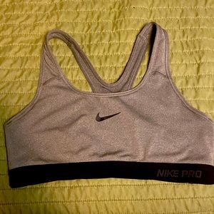 Nike pro sports bra